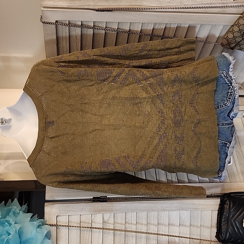 American Eagle brand cardigan sweater in olive 🫒 green - Picture 4 of 10